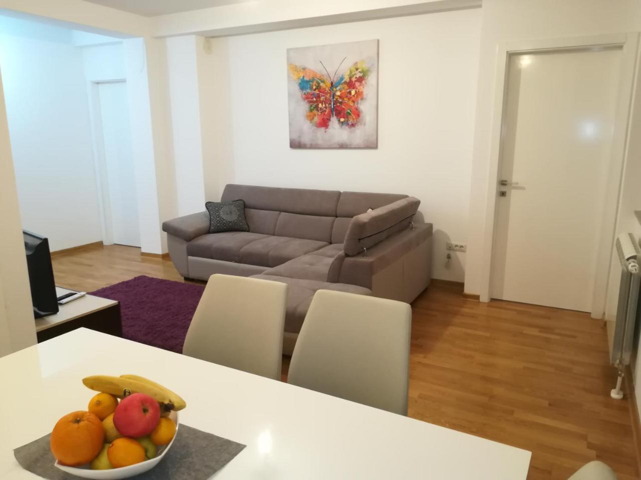 Butterfly Apartment Cacak Exterior photo